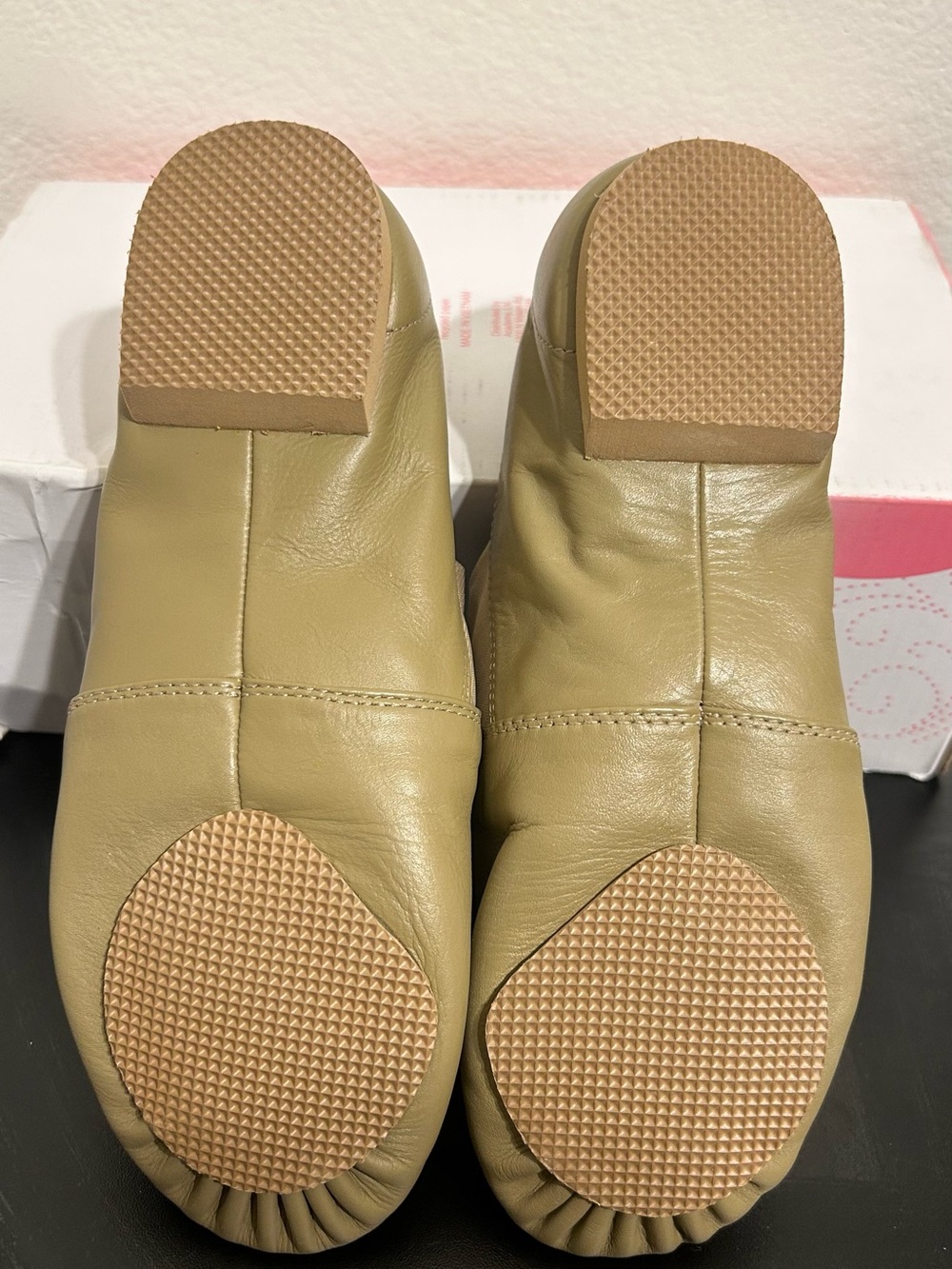BCG Women’s Jazz Dance Shoes Khaki Leather Slip On Split Sole Size 7B - Picture 7 of 9